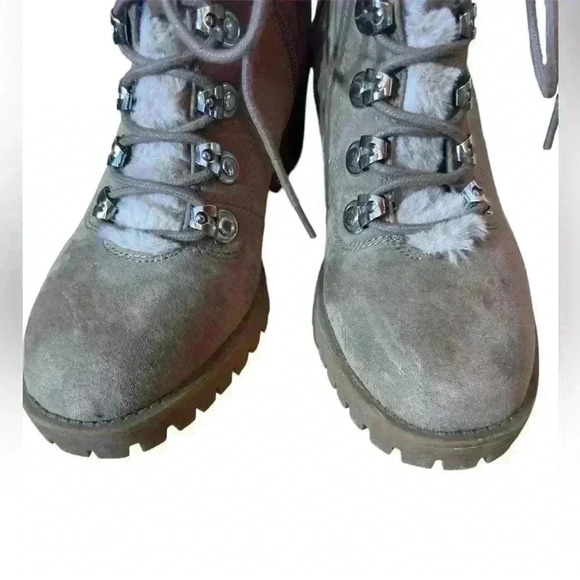 Madden Girl Lace Up Tan Boots with Fur Trim Size 7 - Picture 7 of 7